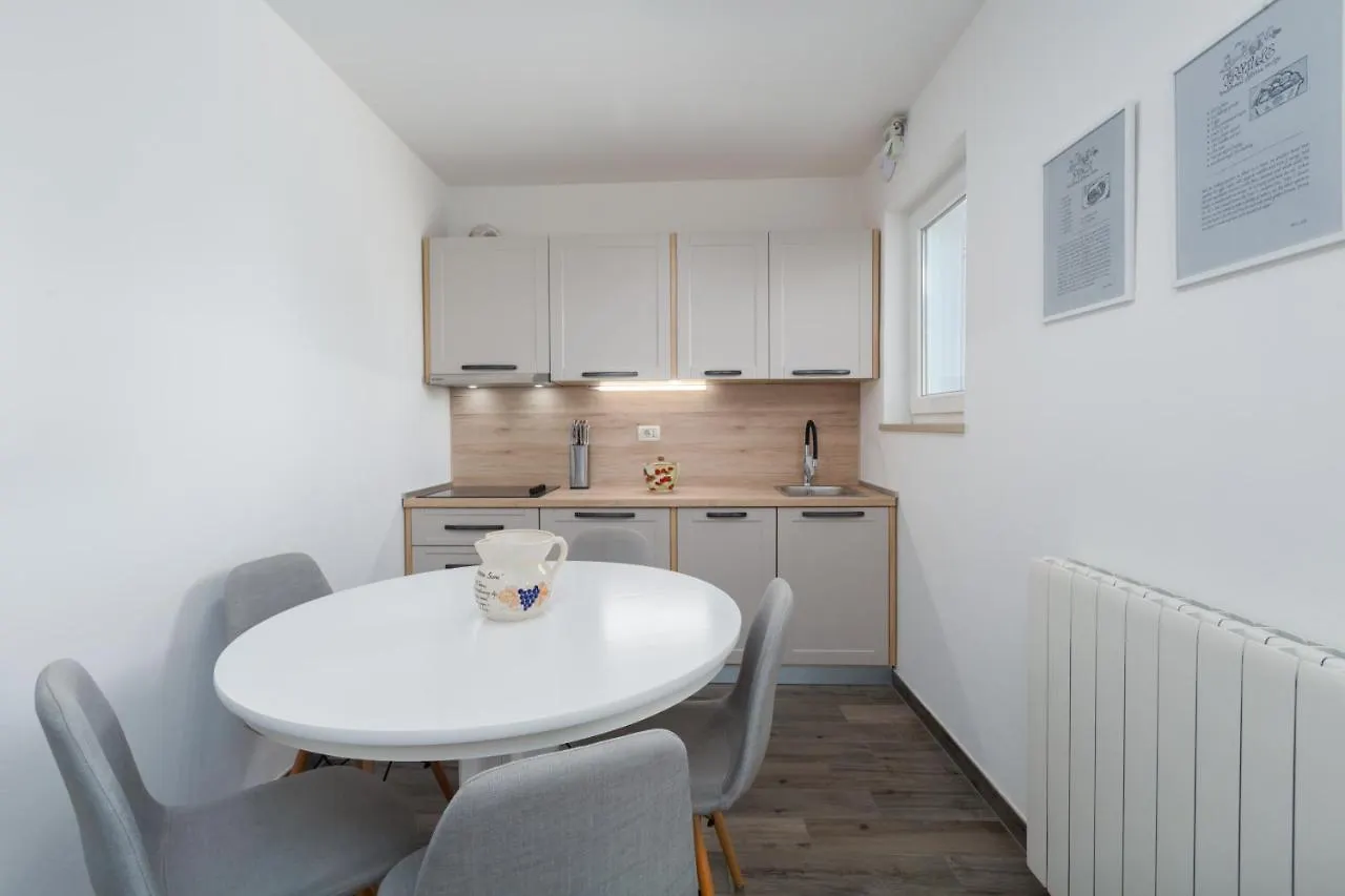 Apartment Apartmani Martincic Novigrad  Croatia